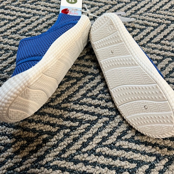 NWT Cat & Jack Boys Blue Summer sneakers water shoes - Size 11 - Picture 3 of 3